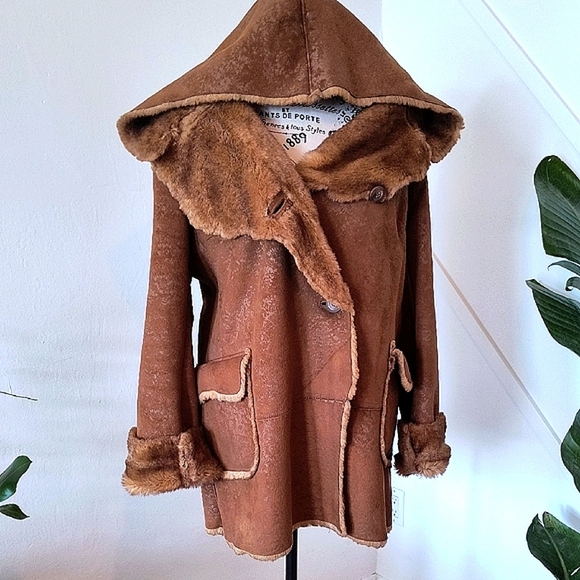 T & I Brown Faux Fur Trimmed Women's Coat. Size Small - Picture 4 of 9